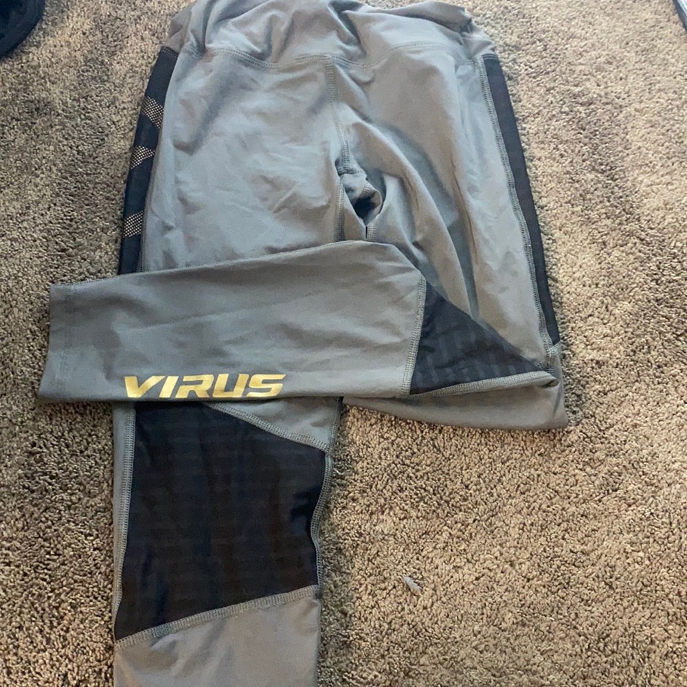 VIRUS Gray Leggings Small